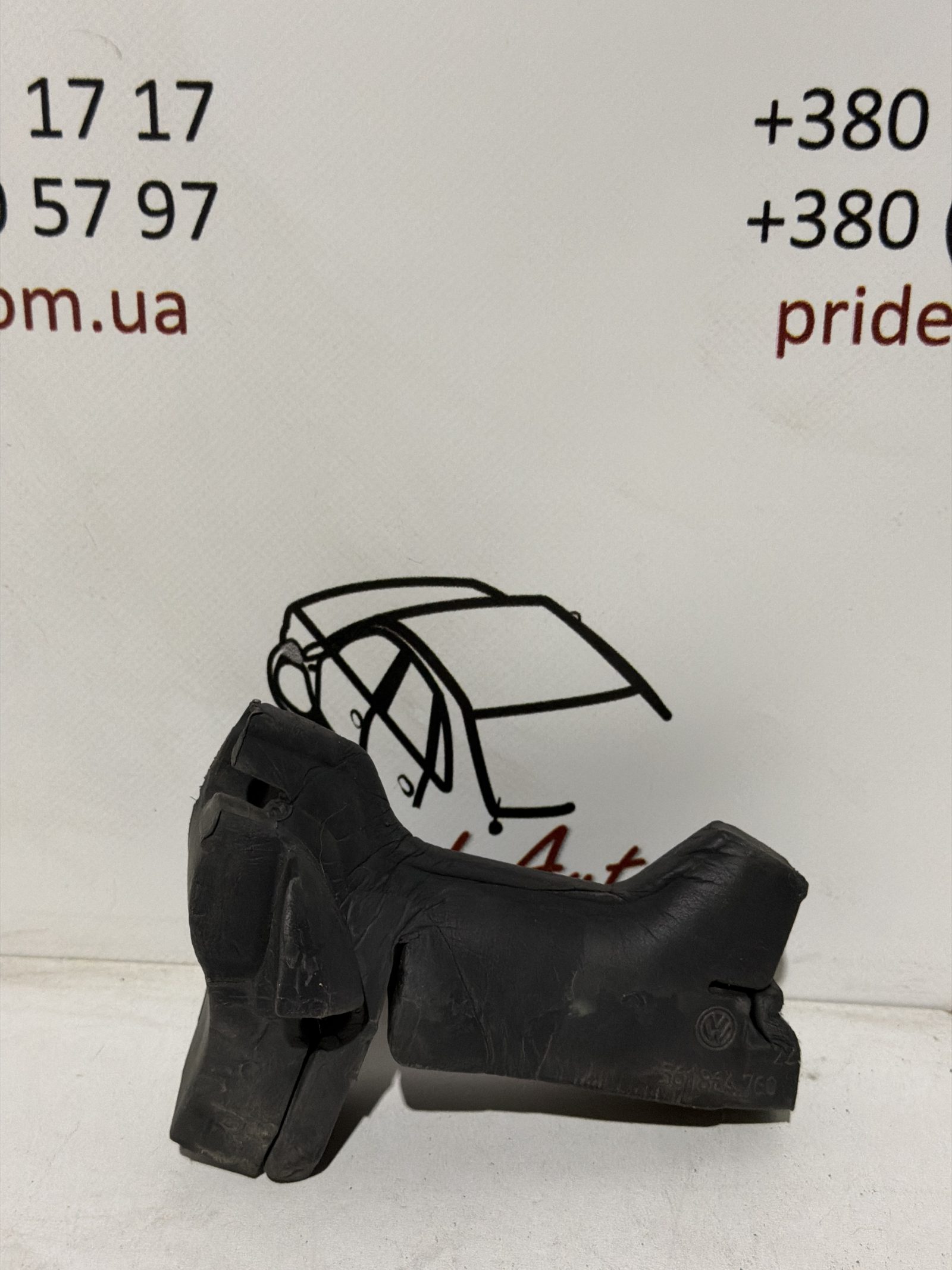 Ущільнювач капота правий 561 864 760