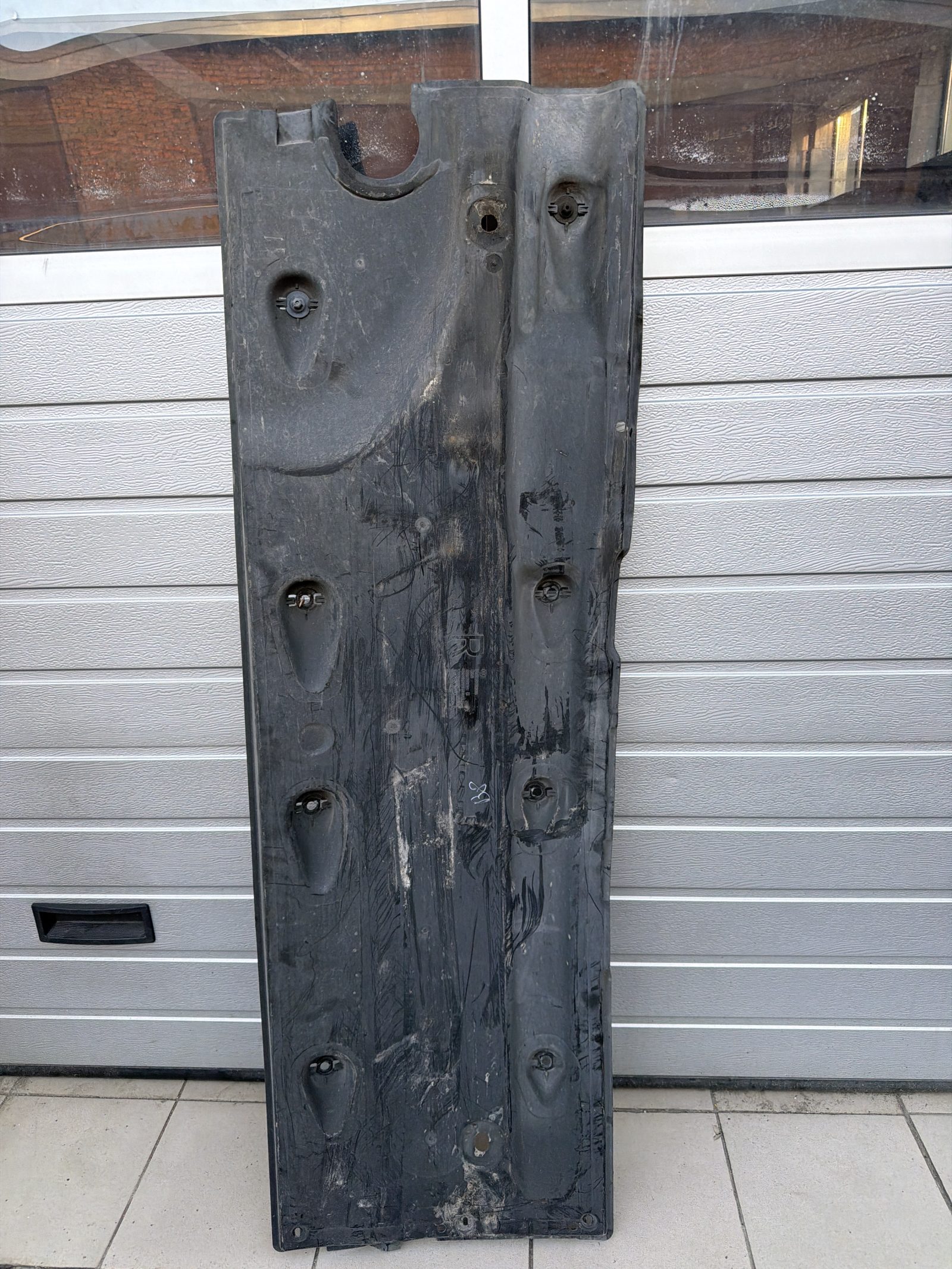 Захист днища (права сторона) 561825202D